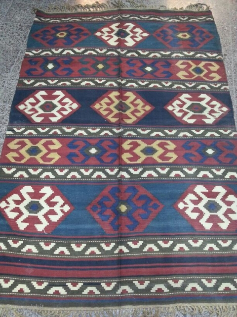 İt is Kazak kilim
Ask about this
Price:on reguest                          