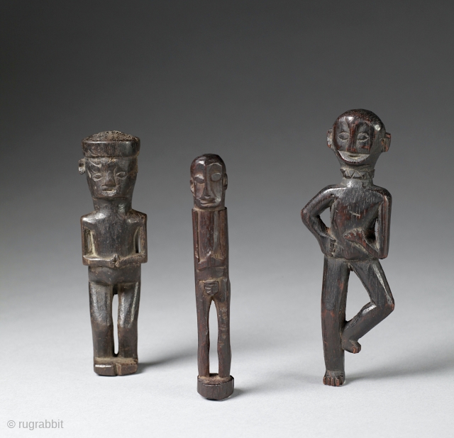 Three amulets from Borneo,
worn on necklaces for protection.
Dayak culture,
10 cm, 11 cm and 11.5 cm.                  