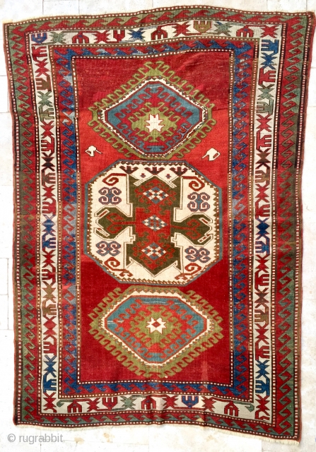 EN

Description and origin: Caucasian carpet with traditional "Lori Pambak" design. The central field and part of the fringes have been completely restored.

Dimensions: approx. 221 cm x 164 cm

Age: around 100 years

Condition: overall  ...