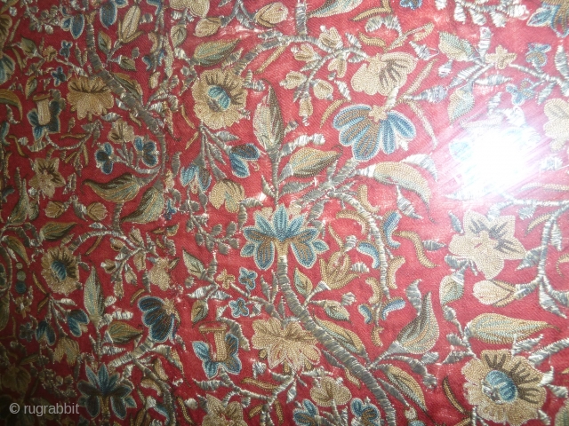 High quality 18th. cent. ottoman embroidery in silk and metal thread on pashmina ground, 56 x 40 cm, 22 x 16 inch           