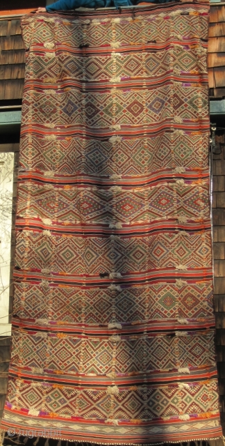 Museum quality large Middle Atlas flatweave. It has a date of 1931 embroidered at one end, in what looks like warp wool [see photo], not a modern addition. Another clue to age  ...