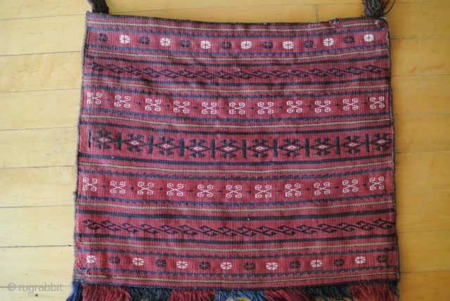 Turkmen bag. 
Complete, in very good condition for the age.
Size:17 1/4 x 14 1/2" without fringes
                 