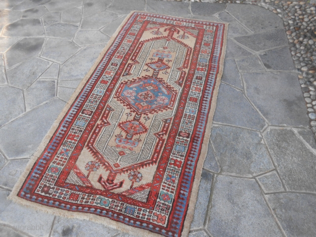 191 x 105 cm.
Antique persian SARAAB-Azerbaijan-Iran

Very good condition. Only one selvedge has not in good condition: all the carpet
is in very good pile and has not problem. More info or pictures on  ...