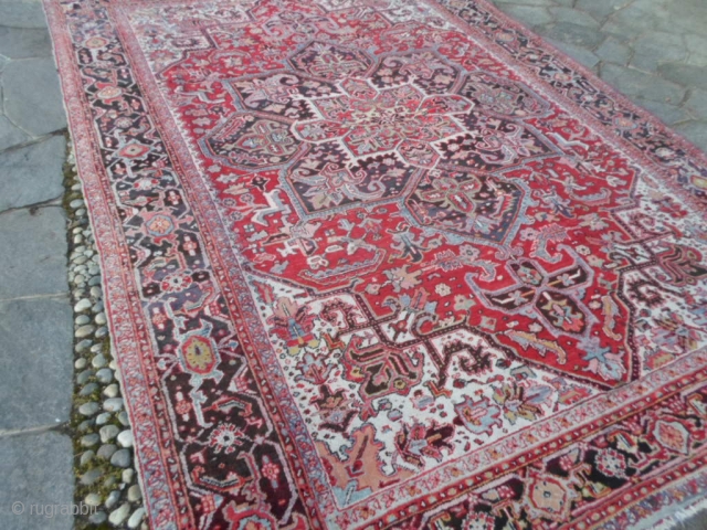 Old Azeri Gheoravan size m.3.66 x 2.57.
Tappeto vecchio Heris azeri in buono stato. 
In very good condition, washed and ready
for use. Very fastened colors and with
full pile. Original size, ends and selvedges.
More  ...