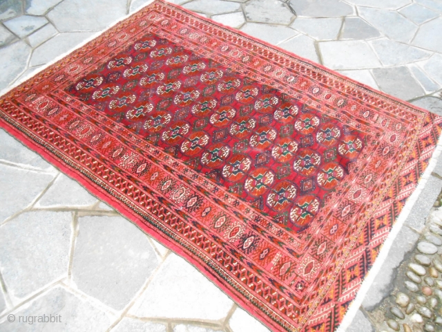190 x 133 cm. Old Turkmen carpet tekke gol. This piece show on the border one date and
the inscription (date: 1955 / inscription: CCCP).
Very good  conditions. This turkmen  piece has  ...