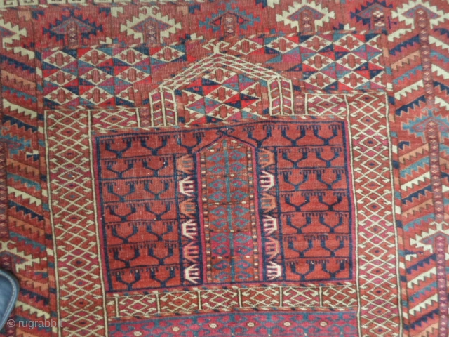 Antique Turkmen Teke tribe Hatchlon in very good condition. All natural dyes and shiny wool for this Four Seasons Turkmen carpet. Size cm.  138 x 121 cm = ft.4,52 by 3,69.
  ...