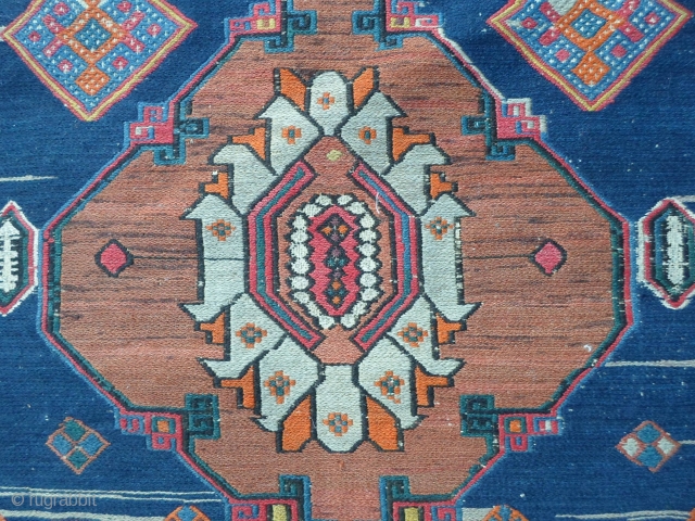 Soumach CAUCASUS in perfect condition with great colors.
Soumach  Wool on wool.
All original ends and size.
This soumach has not been washed.
Beautiful original piece CAUCASUS.
Size is  cm.188 x 109 = ft. 6.16  ...
