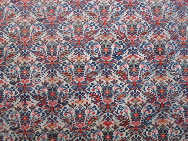 Wonderfull antique MISHAN village, district of Malayer.
In perfect condition and qashed. Size  124 x 202  cm.
Original extra fine design ZIL-Y-SULTAN.
This piece has been knotted like a QOUM 100 % silk  ...