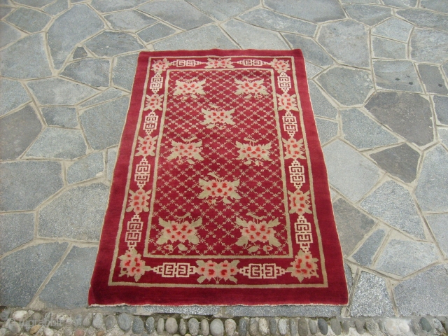 159 x 96 cm. Oriental carpet knotted in Gansu / China. Antique about 80/90 years old.
In perfect condition. Very beautiful red colour. Velvelty wool. Peonia patter.

VENDUTO ------ SOLD
     