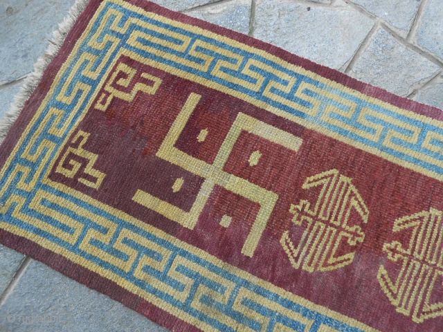 161 x 66 cm.  This is an antique TIBETAN carpet from Lahsa. Wool on wool original colours and vegetable dyes. Ideogram shou, pearls, svastika and dragon patter in the 4 corners,  ...