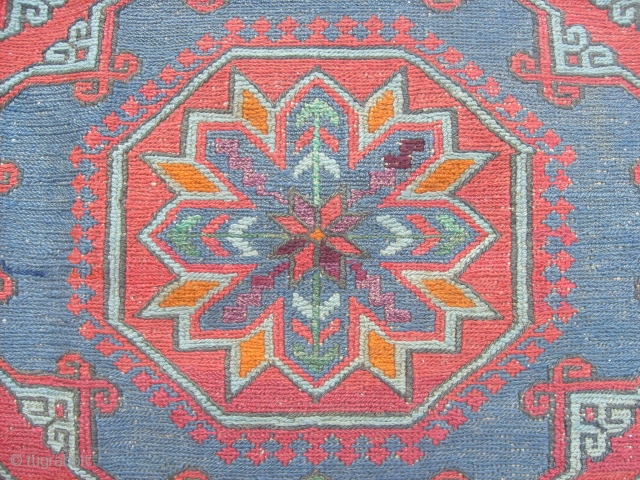 352 x 215 cm SOUMACH caucasus region.
In very good condition. Wool on wool.

More pictures on request.
GREETING  from lake of Como !
Maurice           