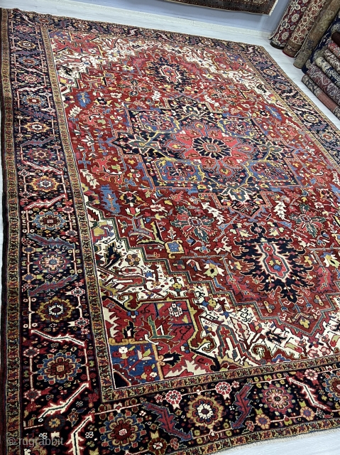 Heriz rug is available. With beautiful deep sea blue and strong red. Perfect condition high quality. 
Size : 395x305cm , 12’11” x 10’
Worldwide shipping with dhl , fedex , ups , aramex  ...