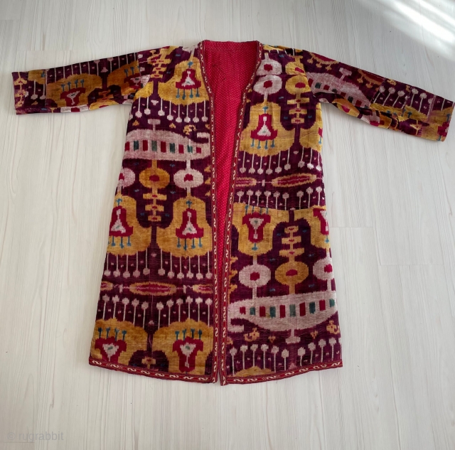 19.th century Silk velvet İkat baghmal chapan, uzbek hand weaving coat, Rare unique museum collection baghmal chapan coat


Height: 105 cm
Under arm: 60 cm
Shoulder size: 48 cm

Fast shipping worldwide
     