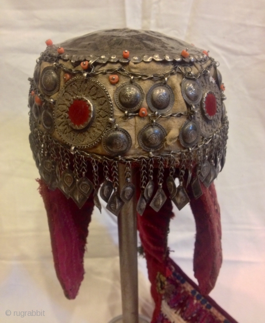 Antique silver Kyrgyz hat 
It is more beautiful condition and color are very good
Originall antique silver coral and silk embroidery Kyrgyz hat

It is rare and collectible pieces


Size:
Height : 85 cm
hat circumference :  ...