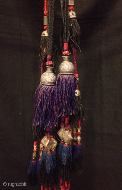 Uzbek ethnic tribal tassel
Decorative home 

Size : 
Heights: 65 cm

from Uzbekistan

100% handmade 

VINTAGE UZBEK TASSELS :
”Segusha”( Triangle) is a decorative embellishments, whose function, was to decorate the beddings tucked away folded against  ...