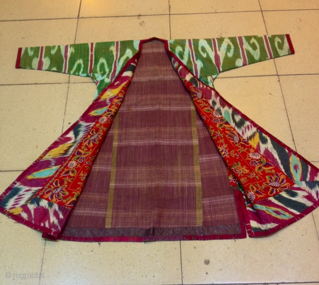 Uzbek silk ikat vintage kaftan asian ethnic vintage kaftan 
Very good condition 

Size: 
Height : 120 cm
Arm length : 140 cm

FAST WORLDWIDE SHIPPING by FEDEX almost within 3 to 5 working days  ...