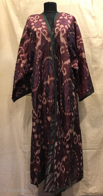 Uzbek Antique silk ikat chapan clothes

Size 
Height : 125 cm
Under arm : 70 cm
Shoulder size : 60 cm

Fast shipping worldwide 

Thank you visiting for my shop :)      