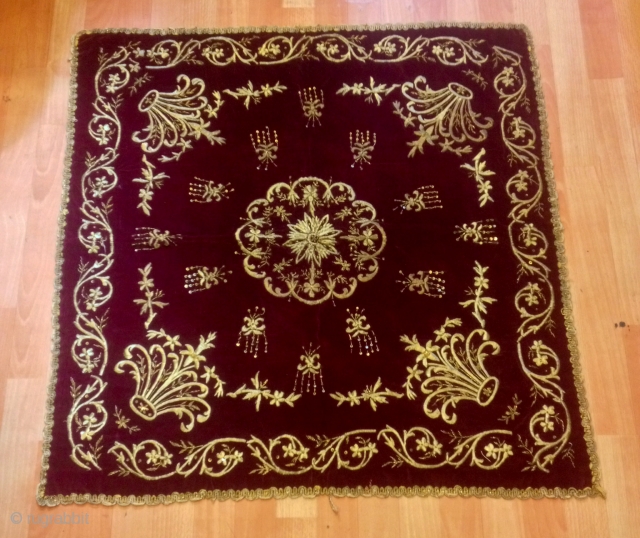 Antique turkish ottoman table cover
Very good condition 

Size: 93 cm X 93 cm

Fast shipping by Fedex                 