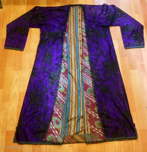 Vintage Uzbek silk kaftan coat handmade ethnic tribal unique exotic kaftan

Very good condition ,!

Size : 
Height : 135 cm
Arm lenght : 90 cm
Chest size : 70 cm
Shoulder size : 60 cm

Please feel  ...