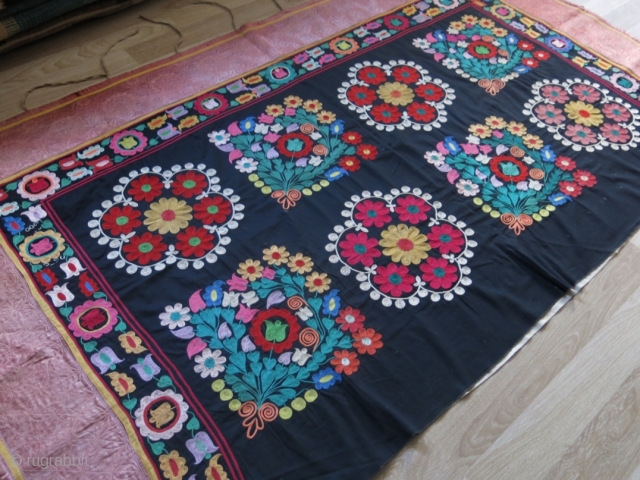 Kyrgyz Tush Kyiz. Size: 214 cm x 122 cm (84" x 48").                     