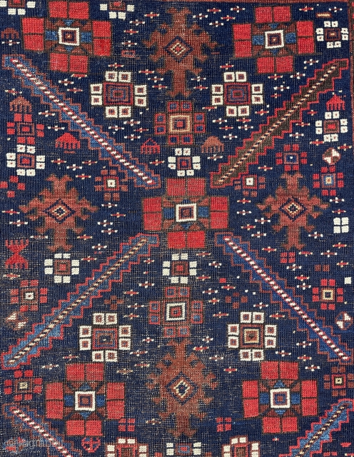 Antique Baluch Rug with beautiful colors and not a commonly found drawing - 3'8 x 6'1 - 115 x 185 cm            