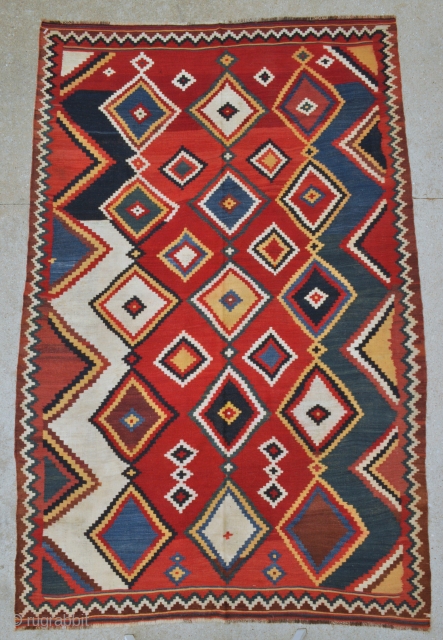 Antique Qashqai kilim – 5’4 x 8’5 – 162 x 256 cm.                     