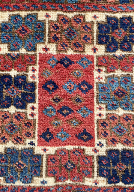 Baluch Bagface with rare atypical drawing - symmetrically knotted - email - mete@yorukruggallery.com                    