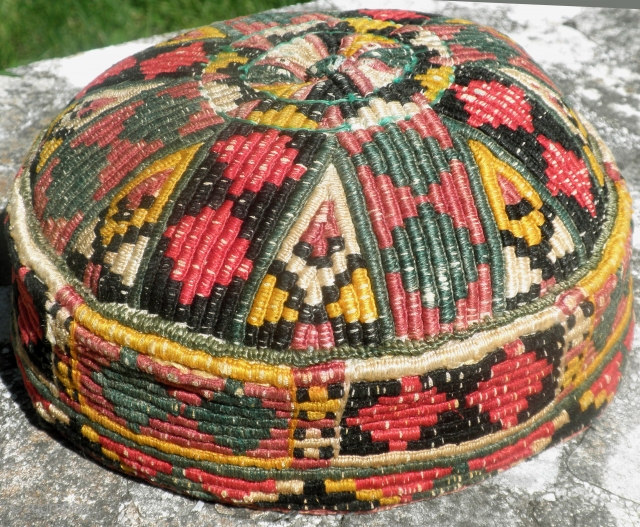 Here is a lovely old Karapalpak hat.
Measureing 7" in diameter and 3"+ tall.
Useing a silk warp wraping technique the
hat is in reasonable condition dateing to
the early 20th. century.      ...