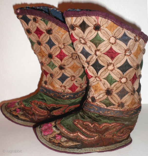 High ranking Tibetan young Childs dress boots. Made of silk appliqué and embroidered fabric, they measure just 5" long in the sole and a total of
6 1/2" tall. They are beautifully made  ...