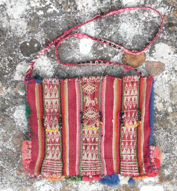 Here is a beautiful little Bolivian Amarya Chuspa measuring 9" wide and 7 1/2" tall. These are made for the workers in the high altitude to carry cocoa leaves which they chew  ...