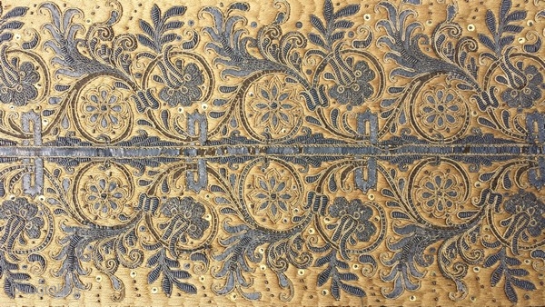 18 c European embroidery 22 x 186 cm                         