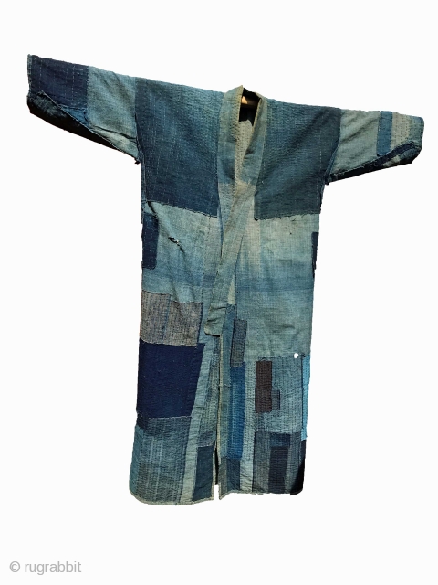 A long kimono in splendid condition. It is rare to find such long boro kimonos. It makes for a very handsome piece of decoration. It has a simple and clean collar. This  ...