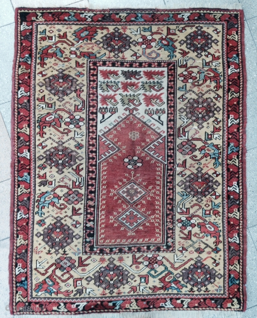 Small size Melas Prayer Rug ,
Some old repairs on heads as in photos but complete and nice !
Good quality , please don't ask for more Photos :-) Thanks.
Size : 127x97
circa : 1850s  ...