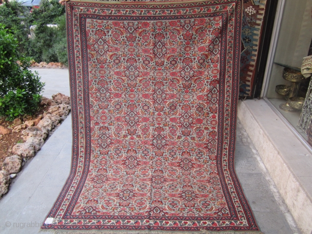 Old Senneh kilim.
vegetable dyes 120 years old.
wool on wool very fine size 200x137.                    