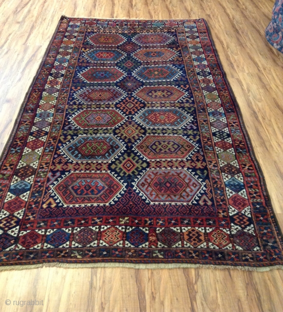 Antique Jeff Kurdish excellent condition .
Size. 255x145                          