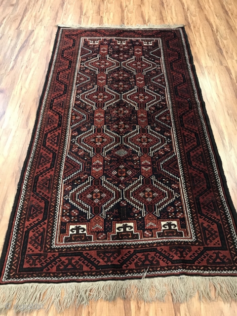 Antique Baluch vegetable colors and very good condition 
Size 205x110                       
