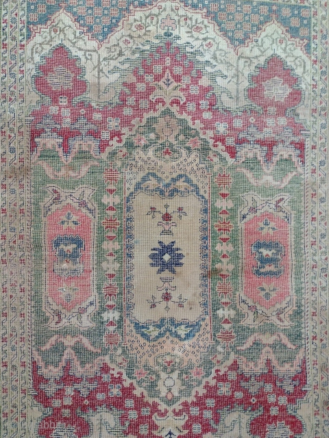 Beautiful Antique Kayseri Rug
165 x 120 in CM.                         