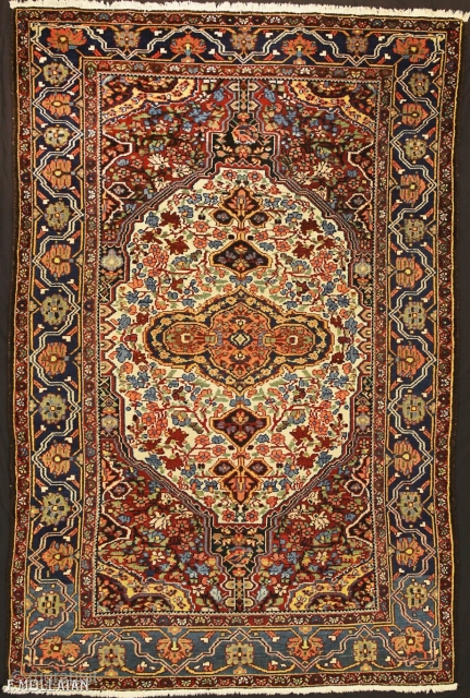 Beautiful Antique Persian Bakhtiari Rug, ca. 1940
231 × 153 cm (7' 6" × 5' 0")                  