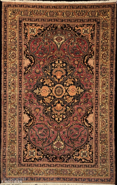 Beautiful Antique Persian Isfahan Rug, ca. 1920
212 × 134 cm (6' 11" × 4' 4")                  