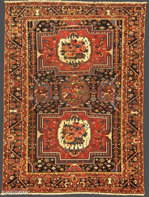 Beautiful Antique Persian Bakhtiari Rug, ca. 1940
207 × 155 cm (6' 9" × 5' 1")

Price for Extra EU citizens/UE Companies: €1,024.59            