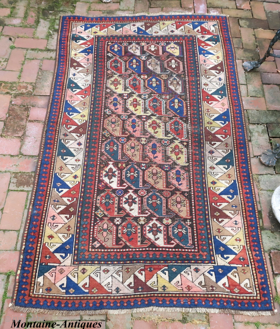 Caucasian Rug 19th cent-- 3.10 x 6.7 


Repetitive mother/daughter botehs. Rare border. Dark weft. Iron oxidation as shown.  ($20 USA shipping)


           