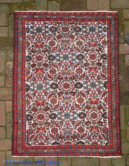 Hamadan 2 ft 8 x 3 ft 5 inches. White Injeles? Beautiful and decorative little rug in good condition $20 ups to Lower 48         