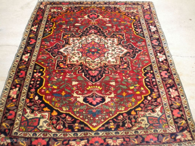 Here is a gorgeous Bakhtiari from the 1930's with beautiful colors in the oversized 4'x6' size range.  The size is 5'x6'4".  Thanks!         