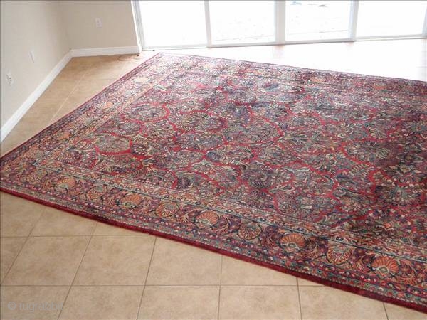 Rug-Pickers find as found: A 1940's Persian Sarouq, measuring 11'x21', in good condition.  Thanks for looking and Happy Holidays.             