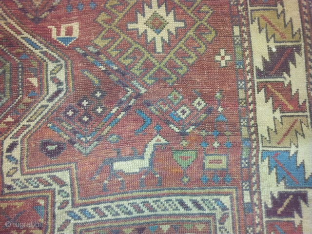 antique Caucasian shirvan
late 19th century 
very good condition 
size : 1.20 x 1.83                    