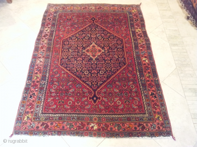 bidjar persian rug
begining of 20th century 
very good condition 
size : 1.15 x 1.61                   