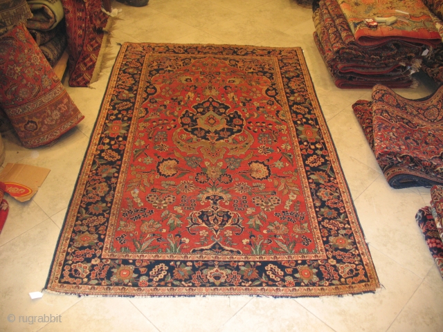 KASHAN CIRCA 1900
Good condition 
Good weaving 
Particular example
size 130 X 204 CM
                     