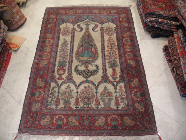 KASHAN CIRCA 1900
Low Pyle 
Rare Design  
Good condition
SIZE : 126 X 175                    