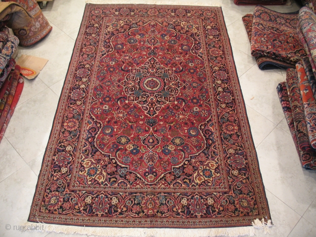 KASHAN Antique CIRCA 1900
Excellent Condition 
SIZE :  129  X  209                    