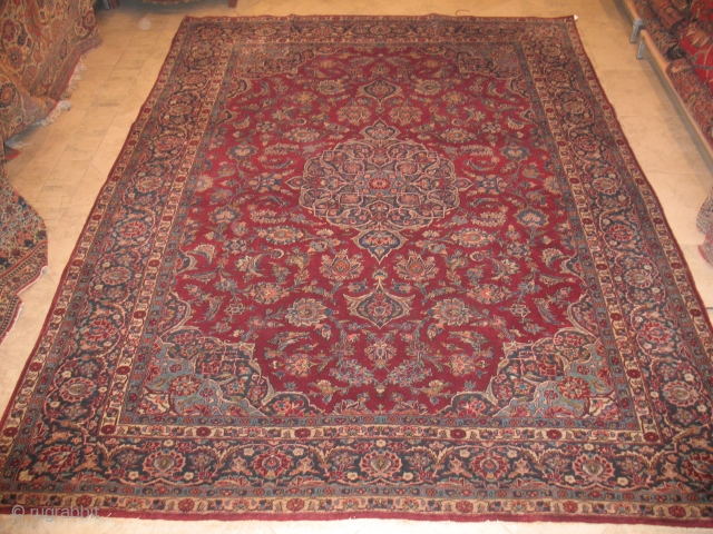 Antique Kashan 
Very good condition
SIZE : 226  X  305 
ITEM NO. 59                   